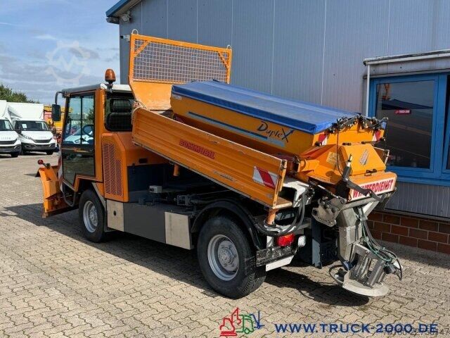 High top van Multicar Boki HY1252B 4x4 Winterdienst Schild + Streuer