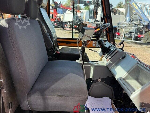 High top van Multicar Boki HY1252B 4x4 Winterdienst Schild + Streuer