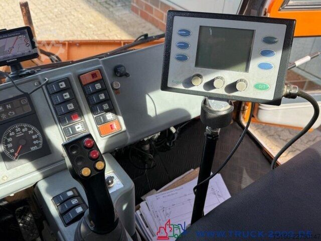 High top van Multicar Boki HY1252B 4x4 Winterdienst Schild + Streuer