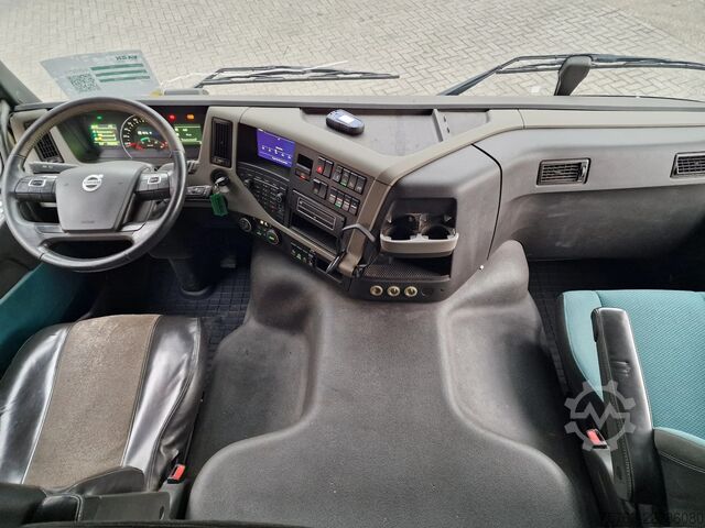 Suitcase Volvo FM 370 Globetrotter 4x2 - Buggsbygg box with si...