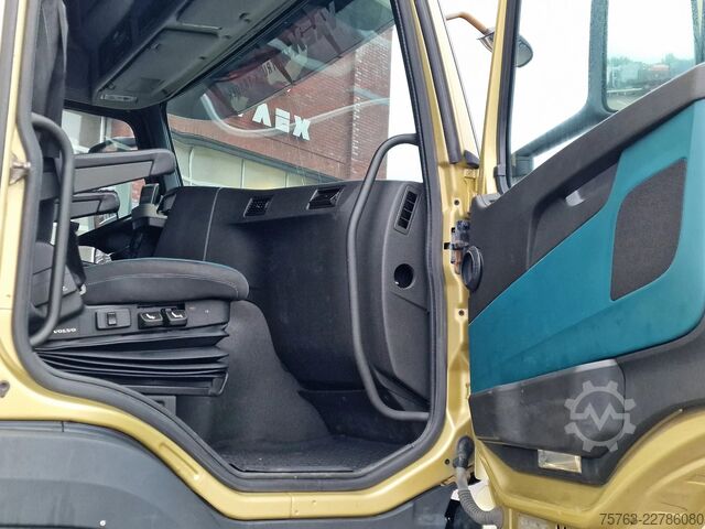 Suitcase Volvo FM 370 Globetrotter 4x2 - Buggsbygg box with si...