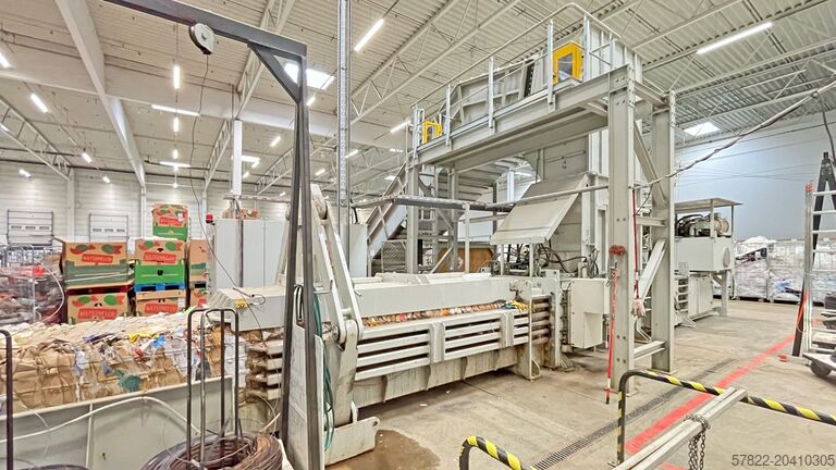 Komplette Ballenpresse 88 t mit Förderband u. Drahtstationen HSM GmbH + Co. KG VK 8818 FU