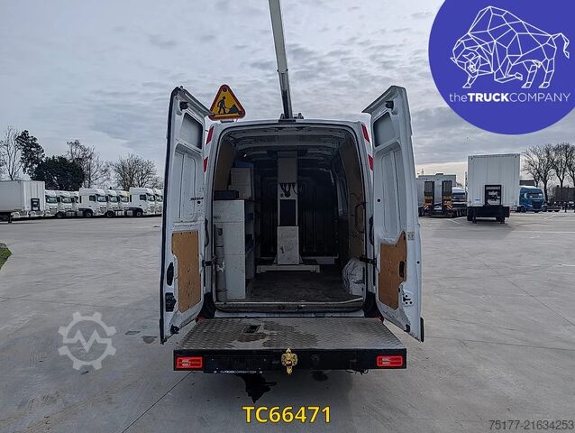 Hebebühne Renault Master 145.35 nacelle