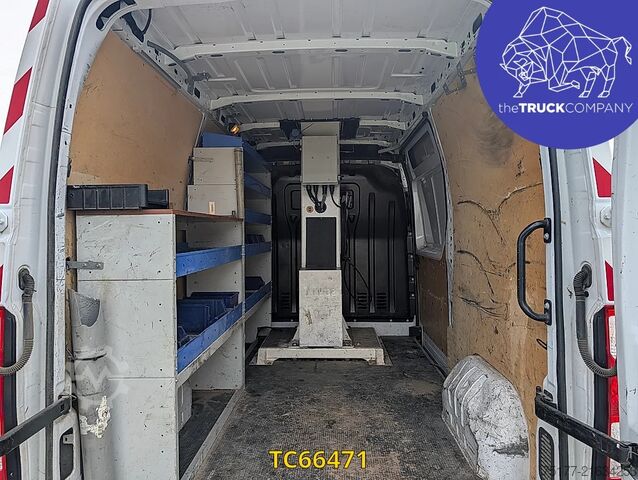 Hebebühne Renault Master 145.35 nacelle