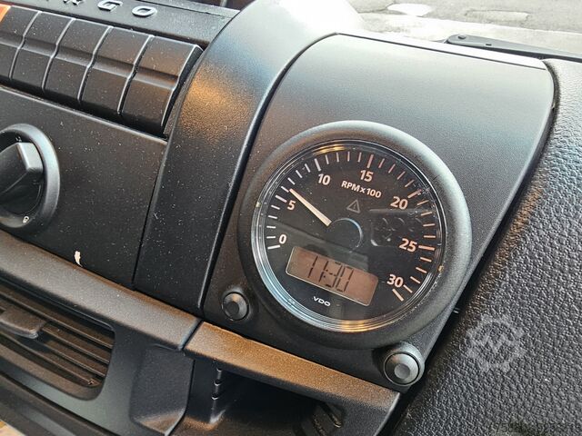 Suitcase Iveco EUROCARGO 220 / SCHOOL / FAHRSCHULE / CLOSED BO...