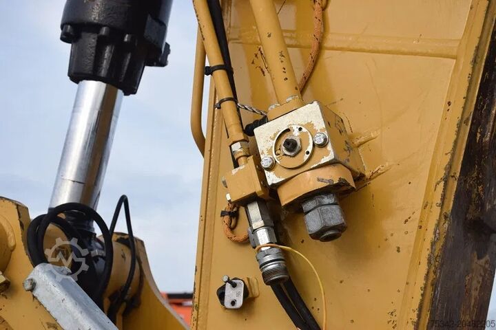 Raupenbagger Caterpillar 323E-stock id2