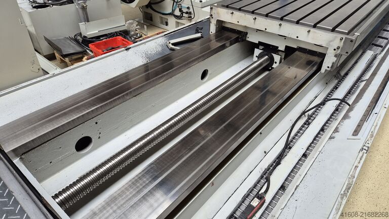 Bed Type Milling Machine - Universal KIHEUNG U 1350