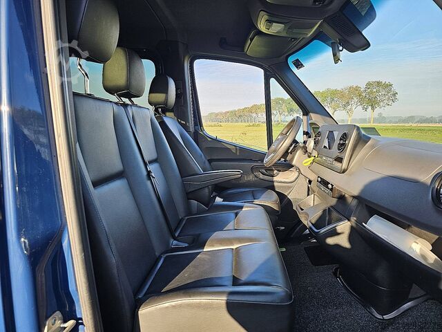 Passenger transportation MERCEDES-BENZ SPRINTER 314 L2H1 9 Persoons AC
