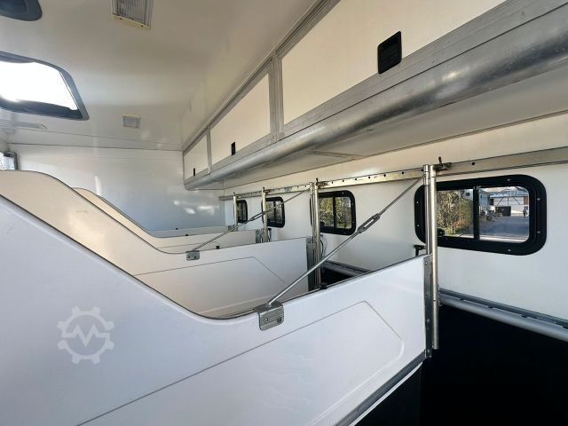 Cattle truck MERCEDES-BENZ Pferdetransporter