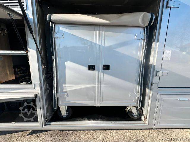 Cattle truck MERCEDES-BENZ Pferdetransporter