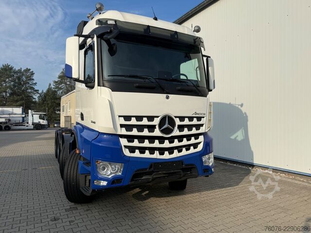 Truck chassis MERCEDES-BENZ Arocs 5 MB 3248 LK 8x4/4 1Bett Heizung Klima AHK
