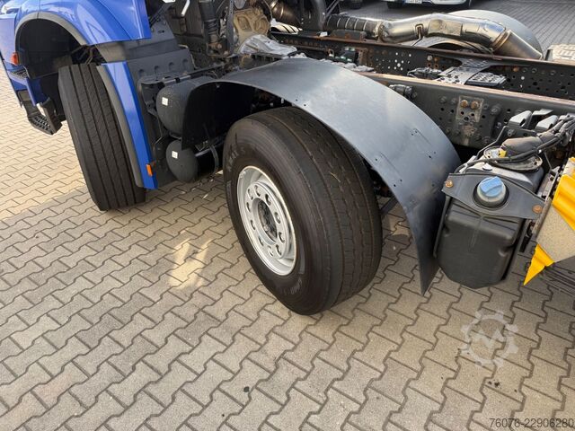 Truck chassis MERCEDES-BENZ Arocs 5 MB 3248 LK 8x4/4 1Bett Heizung Klima AHK