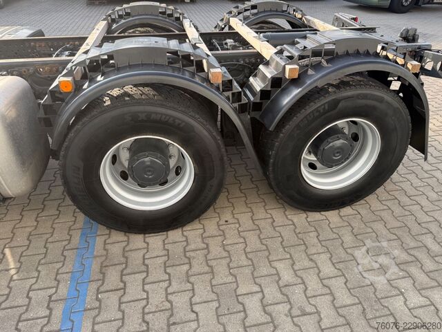 Truck chassis MERCEDES-BENZ Arocs 5 MB 3248 LK 8x4/4 1Bett Heizung Klima AHK