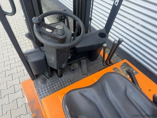 Electric 3-wheel forklift Still R50-15