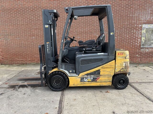 Electric 4-wheel forklift Caterpillar 2EP5000