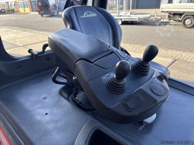 Elektro 4 Rad-Stapler Linde E25HL-01/600