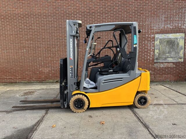 Electric 4-wheel forklift Jungheinrich EFG320