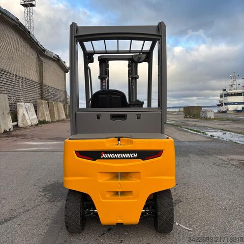 Frontlader mit Drehrahmen für Gabelzinken Jungheinrich EFG 320