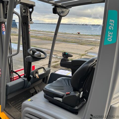 Frontlader mit Drehrahmen für Gabelzinken Jungheinrich EFG 320