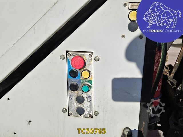 Refuse collection vehicle Isuzu CON