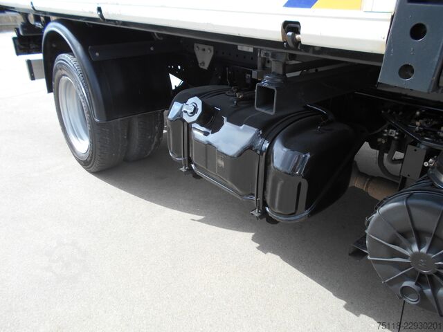 Three-way tipper van Isuzu M21 RIBALTABILE TRILATERALE