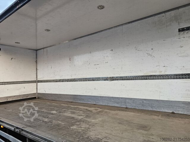 Box truck Volvo FL 240 4x2 16tons Seitentüren Koff