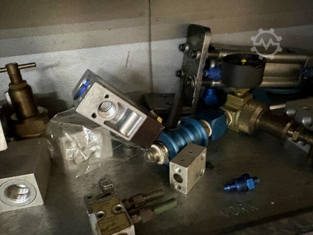 Werkstattschrank mit Inhalt KAISER + KRAFT Workshop Cabinet with Contents