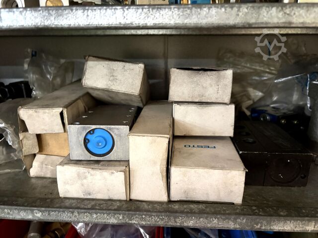 Werkstattschrank mit Inhalt KAISER + KRAFT Workshop Cabinet with Contents