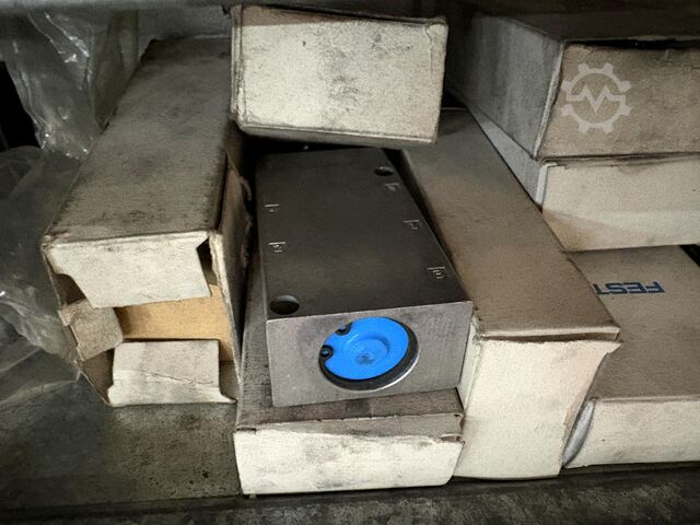 Werkstattschrank mit Inhalt KAISER + KRAFT Workshop Cabinet with Contents