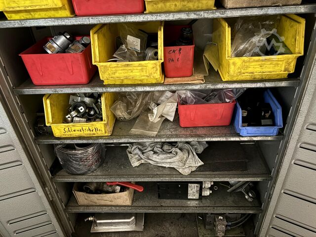 Workshop cabinet with contents KAISER + KRAFT Workshop Cabinet with Contents