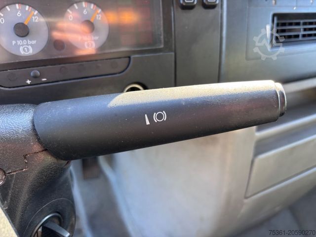 Box van MERCEDES-BENZ Vario 818 D Koffer mit LBW Klima E5 Motorbremse