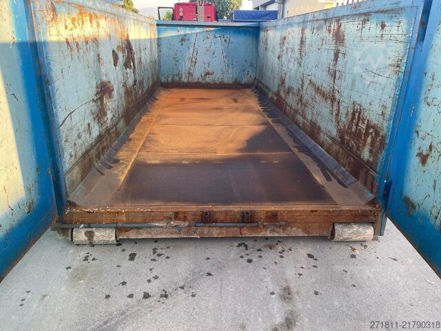 Roll-off container  CONTAINER SCARRABILE USATO A CIELO APERTO