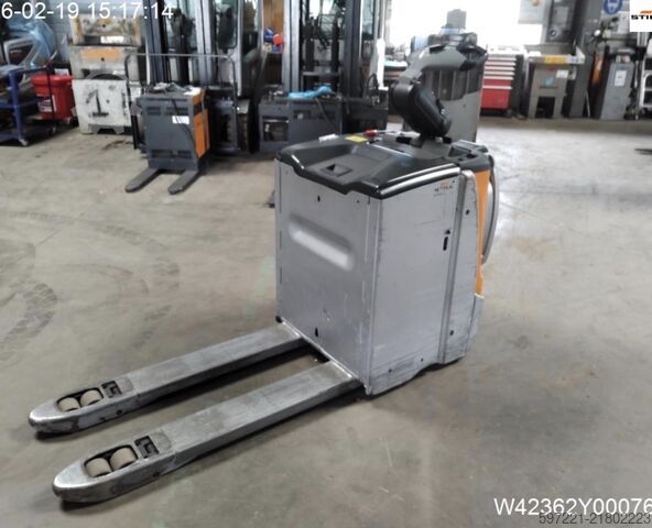 Electric Pallet Trucks Still EXH-SF20