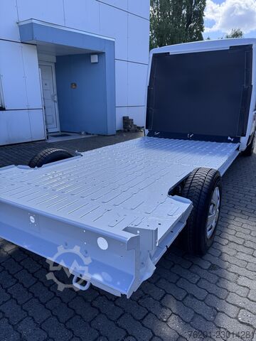 Truck chassis Peugeot Boxer Plattformfahrgestell L3 BHDi140
