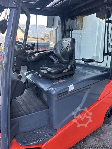 Forklift Toyota 8FBMT35