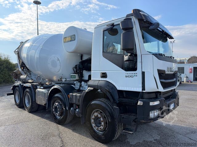 Concrete mixer truck Iveco TRAKKER 500