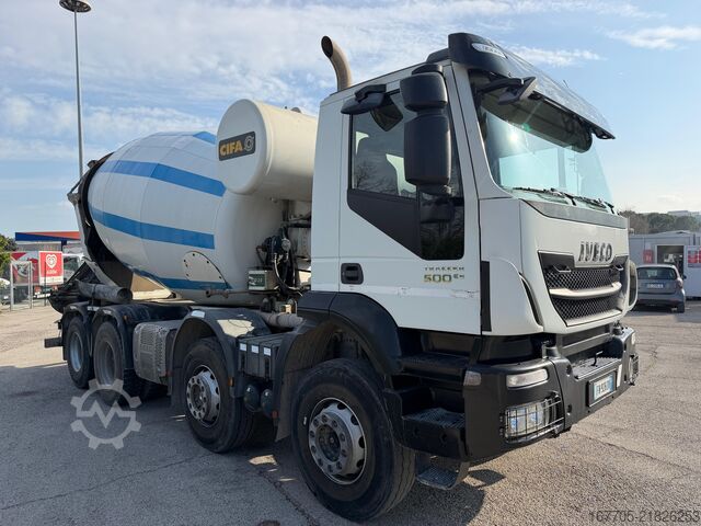 Concrete mixer truck Iveco TRAKKER 500