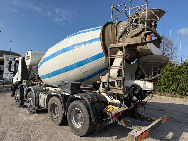Concrete mixer truck Iveco TRAKKER 500