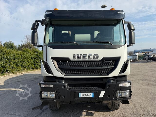 Concrete mixer truck Iveco TRAKKER 500
