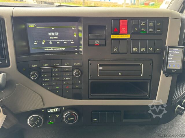 Chassis with cab Volvo FM 410 / 8X4 / I-Shift / ADR / Tridem / TUV: 6-...