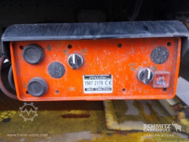 Reefer semitrailer Schmitz Cargobull Reefer Multitemp Taillift