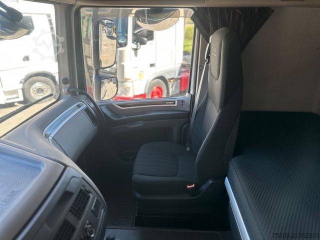 Standard tractor unit DAF XF530 FT 2 Tanks 1180L Euro6e Retarder Xenon