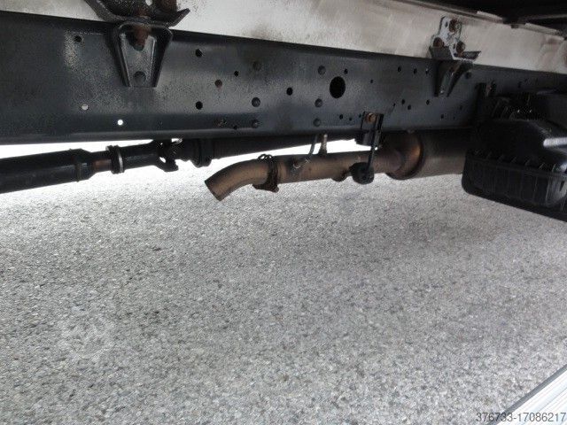 Transporter mit Koffer IVECO Daily 70C18 E6 manuell LBW