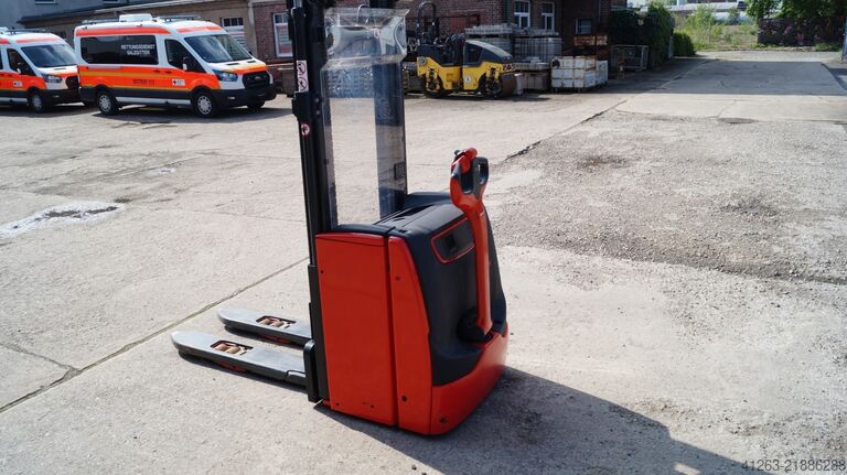 Manual stacker Linde L14 i