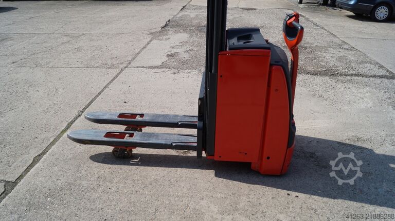 Manual stacker Linde L14 i