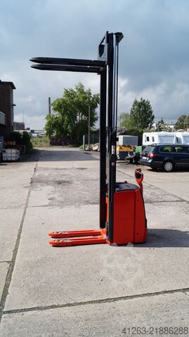 Manual stacker Linde L14 i