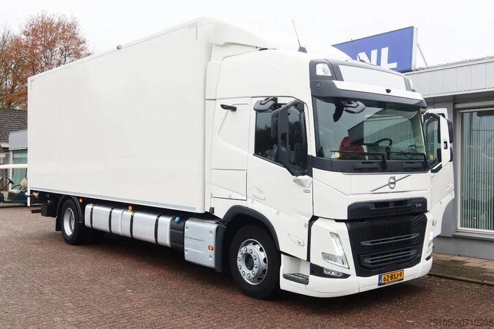 Koffer Volvo FM 340 Geïsoleerd Dak DHollandia 3000 kg