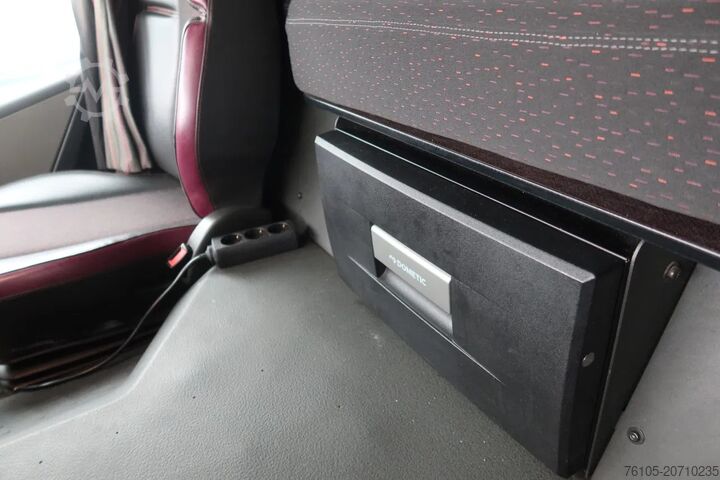 Koffer Volvo FM 340 Geïsoleerd Dak DHollandia 3000 kg