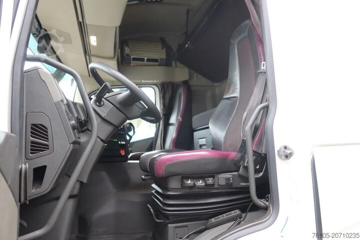 Koffer Volvo FM 340 Geïsoleerd Dak DHollandia 3000 kg