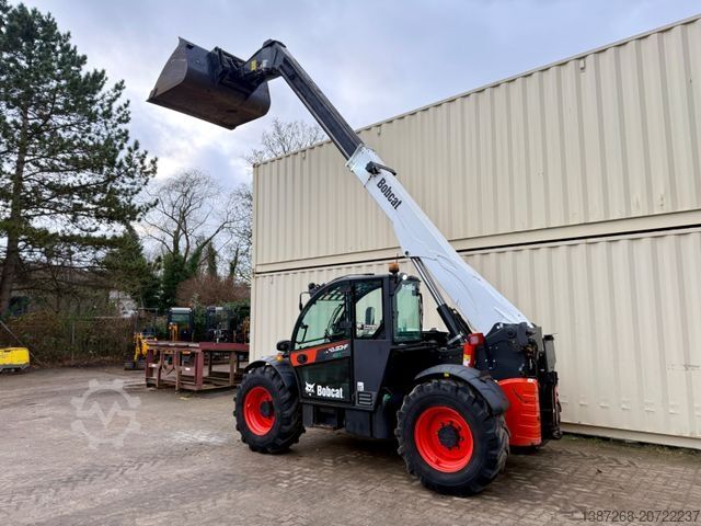 Teleskoparmstapler BOBCAT TL43.80HF Agri / 130 PS / 2019 BJ / 2.342 H